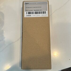 Dyson Detangling Comb - brand new sealed in box!